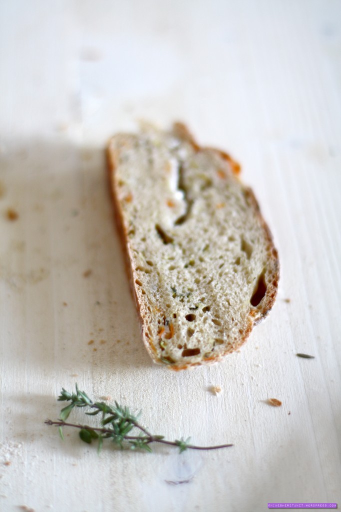 dinkelbrot mit zucchini, möhren &amp; ziegenkäse.