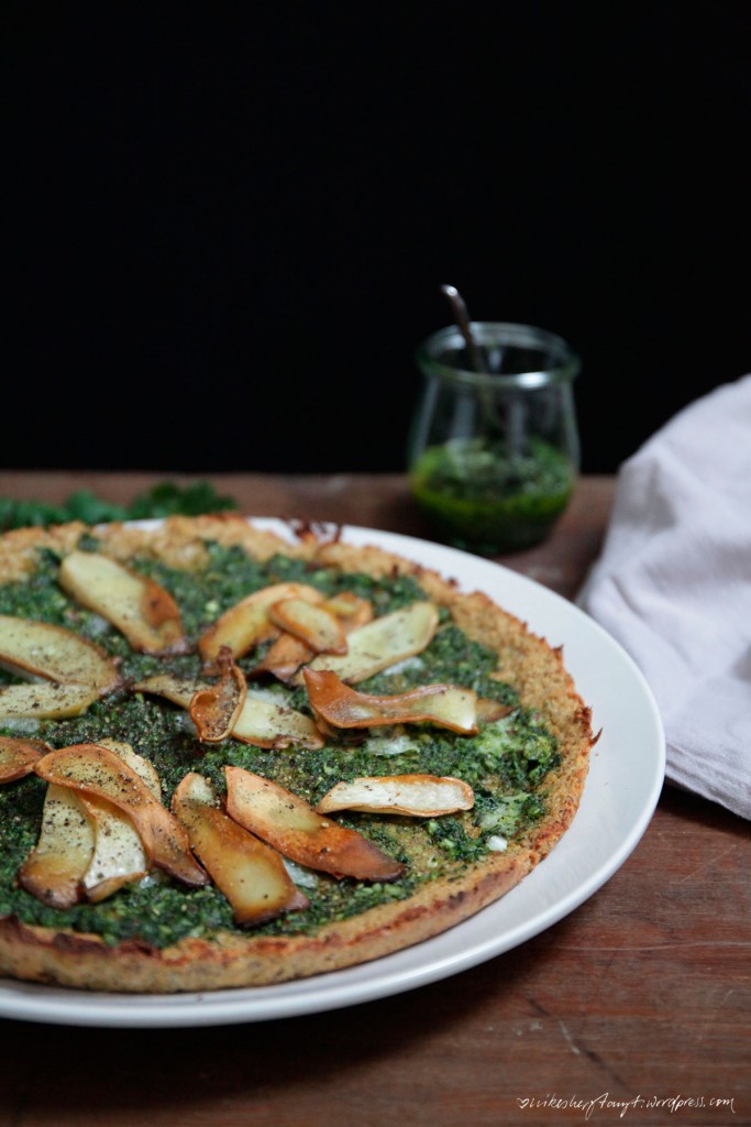 pizza mit blumenkohlboden. korianderpesto, kräuterseitlingen, veggie, cleaneating, #eattrainlove, nikesherztanzt