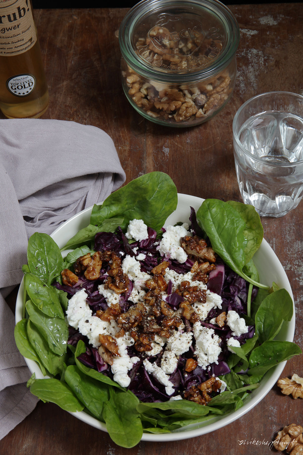 spinatsalat mit rotkohl, schafskäse & karamellisierten walnüssen, nikesherztanzt, food, blog, veggie