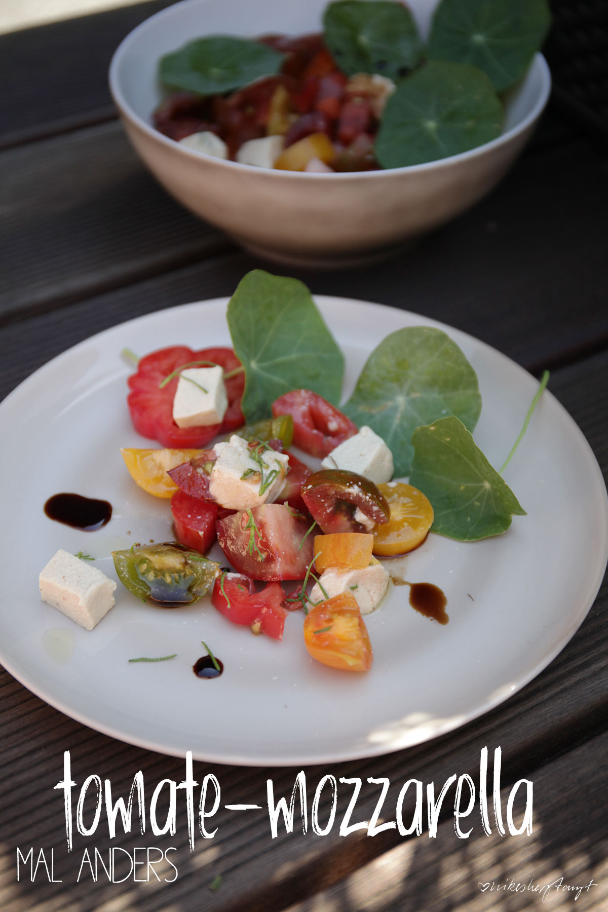 tomate-mozzarella mal anders, vegan.
