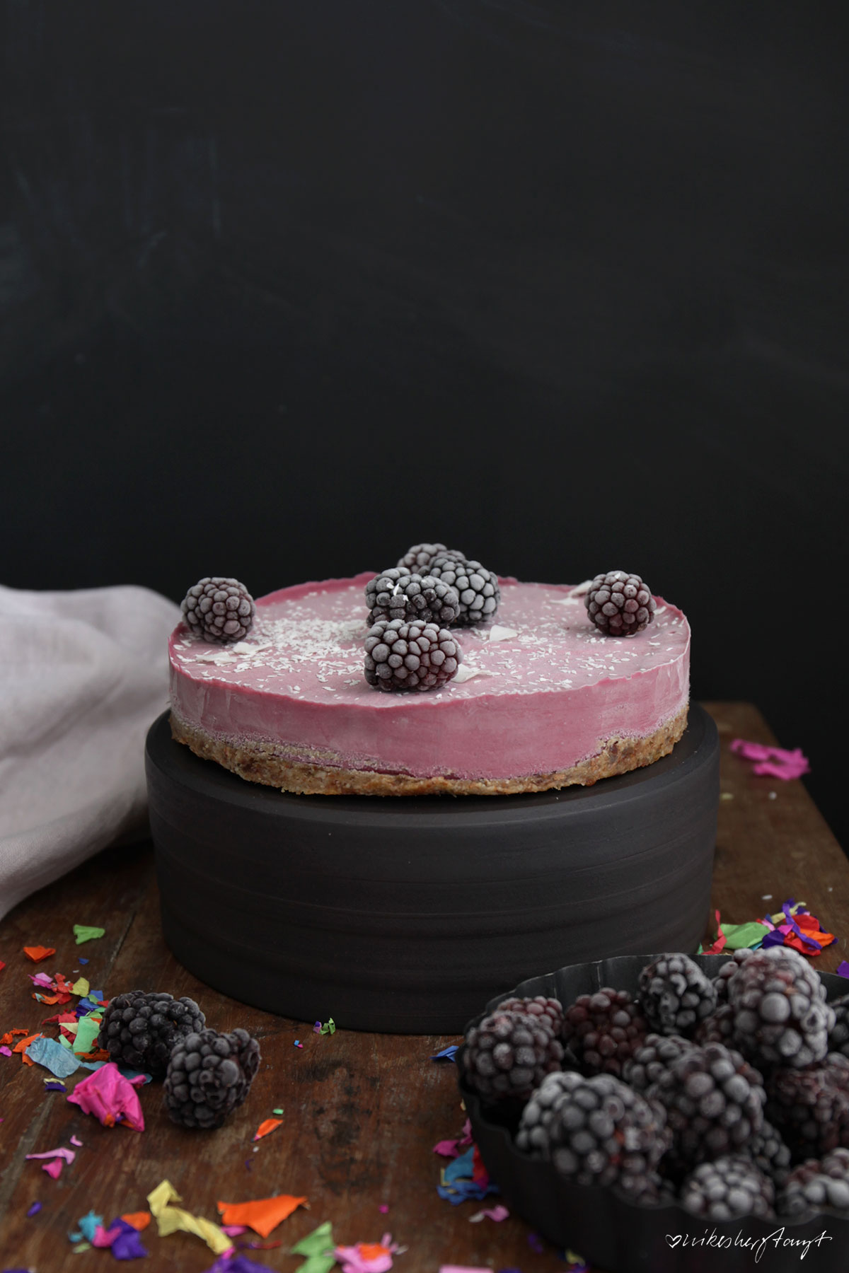 vegan no bake blackberry cheesecake // nikesherztanzt