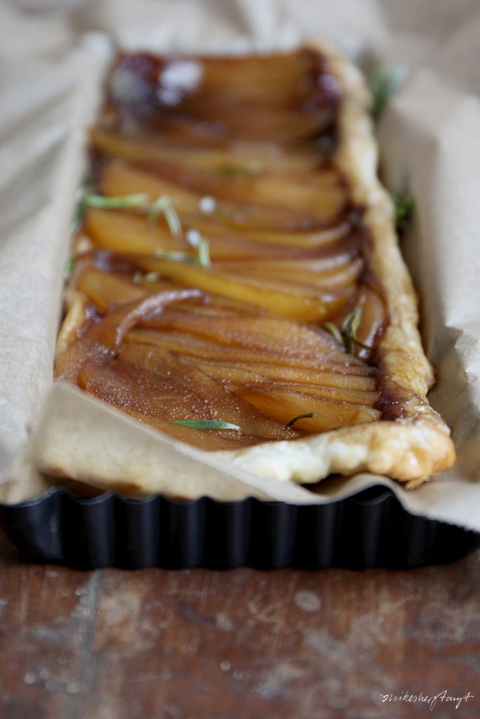 tarte tatin mit birne &amp; rosmarin